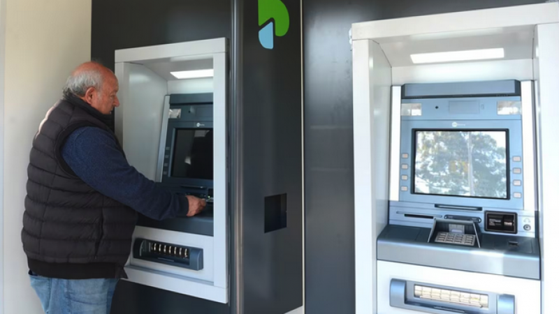 Los bancos anunciaron nuevos límites para retiros de dinero en efectivo